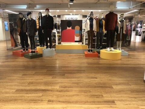 Dryback LVT and Loose Lay LVT and Vinylquite Acoustic Glue Down LVT